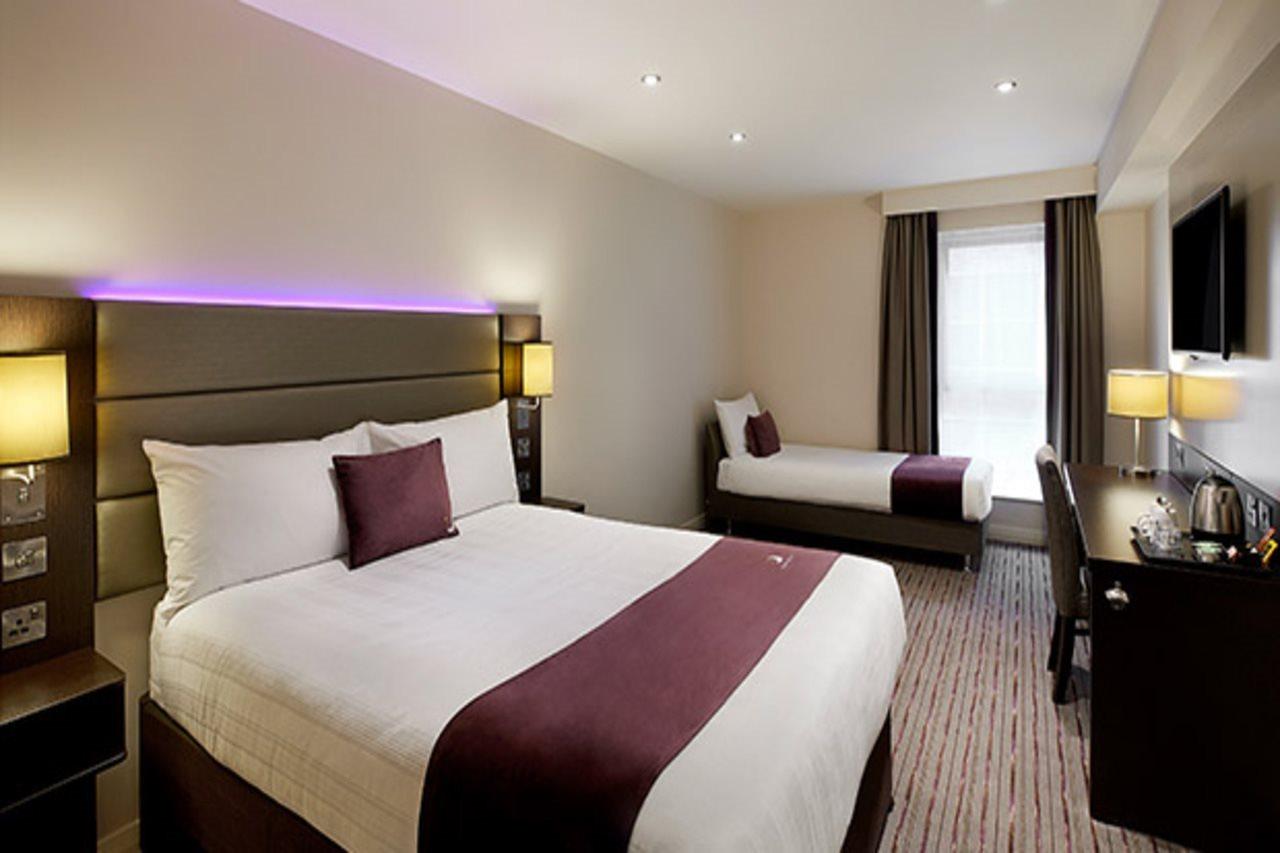 קרואולי Premier Inn London Gatwick Airport South - London Road מראה חיצוני תמונה