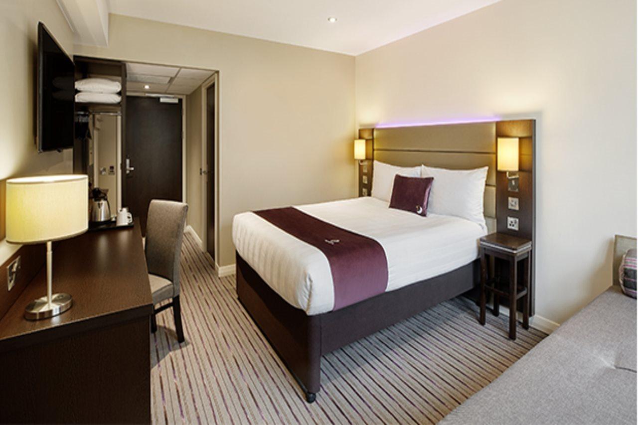 קרואולי Premier Inn London Gatwick Airport South - London Road מראה חיצוני תמונה