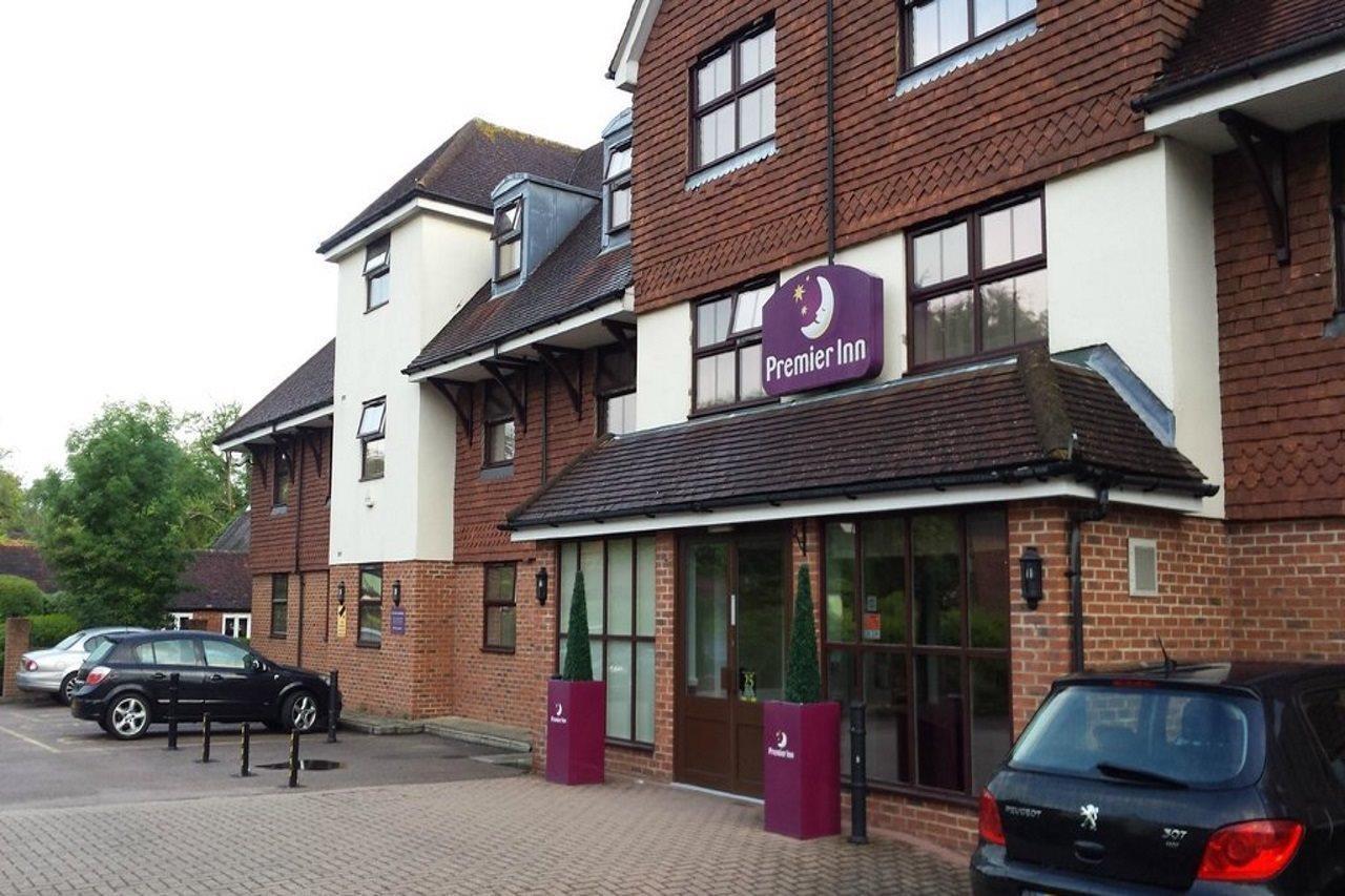 קרואולי Premier Inn London Gatwick Airport South - London Road מראה חיצוני תמונה