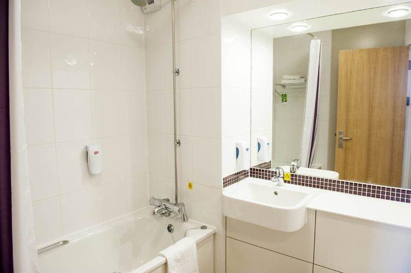 קרואולי Premier Inn London Gatwick Airport South - London Road מראה חיצוני תמונה