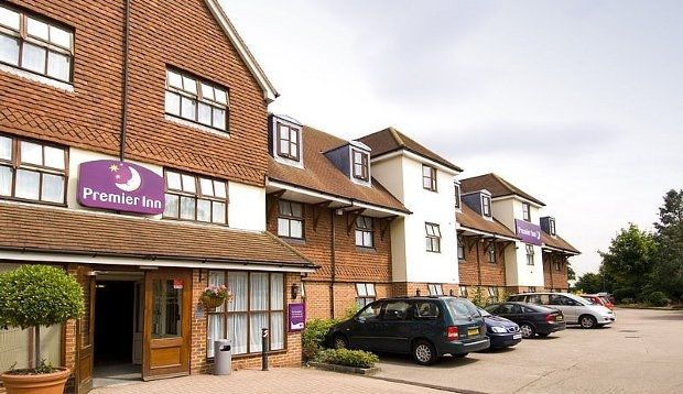 קרואולי Premier Inn London Gatwick Airport South - London Road מראה חיצוני תמונה